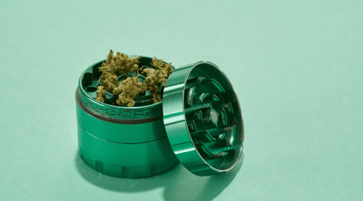 How to Use a Weed Grinder?