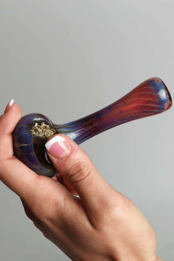 image showcasing how to smoke a bowl